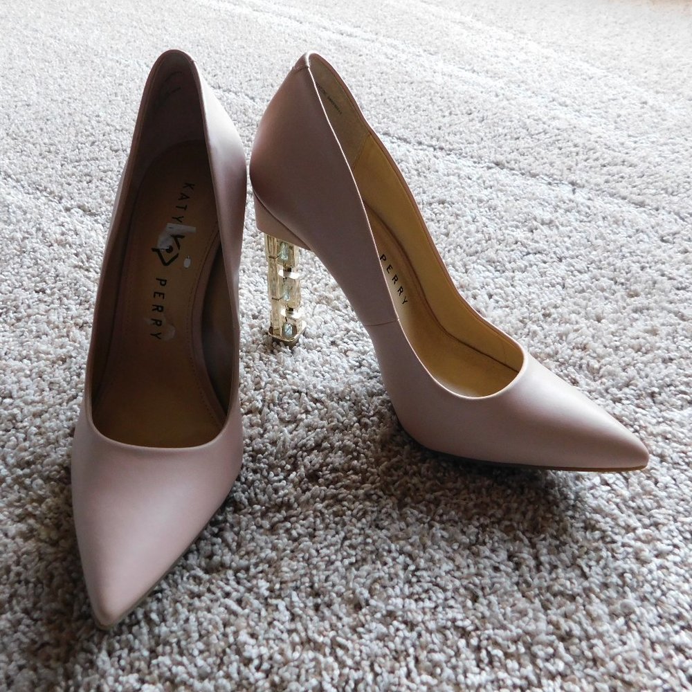 KATY PERRY THE SUZZIE PUMP